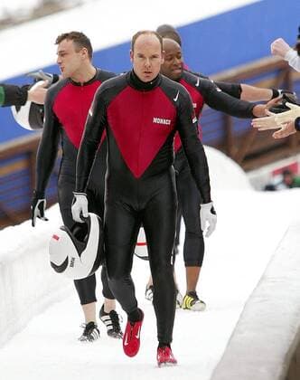 Pilot Prinz Albert von Monaco, Charles Oula, Sebastien Gattuso und Patrice Servelle (Monaco 1) enttäuscht zu Fuß im Eiskanal Bobsport OS Winter Herren Olympische Spiele 2002, Winterspiele, Olympia, Olympiade, Viererbob, Vierer, Bob, 4er, Vdig Gruppe Olympic Park Salt Lake City Utah Enttäuschung,