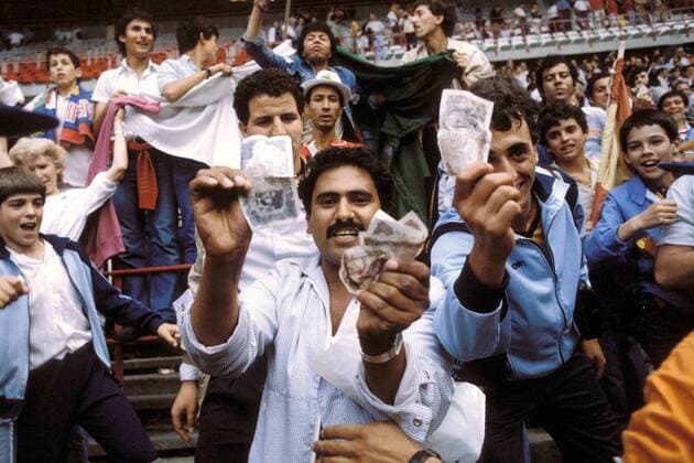 Algerische Proteste gegen den Nichtangriffspakt aus dem Skandalspiel BR Deutschland - Österreich Fußball WM Herren Weltmeisterschaft 1982, Nationalmannschaft, Nationalteam, Algerien Totale Estadio El Molinon, Länderspiel Gijon Wut,