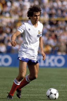 Michel Platini (Frankreich) am Ball Fußball WM Herren Weltmeisterschaft 1982, Länderspiel, Nationalmannschaft, Nationalteam Einzelbild Estadio Jose Zorrilla Valladolid Dynamik,