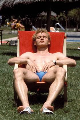 Hans-Peter Briegel (BRD) relaxt im Liegestuhl Fußball WM Herren Weltmeisterschaft 1982, Nationalmannschaft, Nationalteam, BR Deutschland Einzelbild Madrid Ruhe,