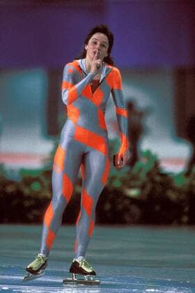 Bonnie Blair (USA) bittet um Ruhe Eisschnellauf OS Winter Damen Olympische Winterspiele 1988, Olympia, Olympiade, Eisschnelllauf, Eisschnellaufen, Eisschnelllaufen Einzelbild Olympic Oval Calgary Ruhe,