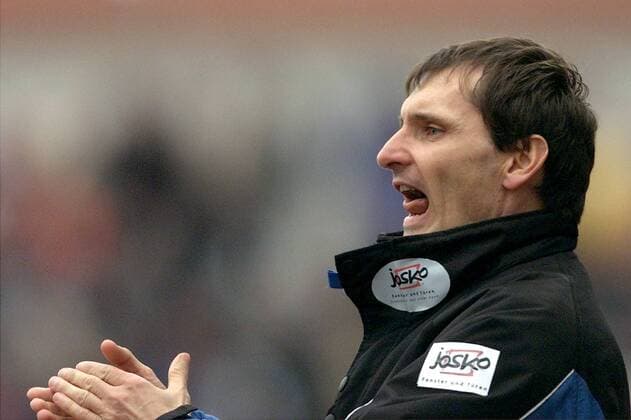 Trainer Alfred Tatar (Ried) Fußball Herren maxBundesliga 2001 2002, SV Josko Ried, Vdig Einzelbild Stadion der Stadt Ried Ried Spannung,