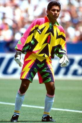 Torwart Jorge Campos (Mexiko) Fußball WM Herren Weltmeisterschaft 1998, Länderspiel, Vorrunde, Gruppenspiel, Gruppe E, Mexico, Vneg, Einzelbild Parc Lescure Bordeaux  