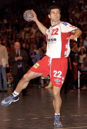 Dragan Skrbic (Nordhorn) - Siebenmeter Handball 1. BL Herren DHB-Pokal 2001 2002, Cup, Final Four, Finalfour, Finalrunde, Endrunde, Pokalspiel, Halbfinale, Einzelbild Alsterdorfer Sporthalle Hamburg Dynamik,