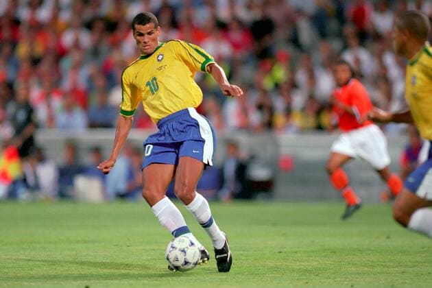 Rivaldo (Brasilien) am Ball Fußball WM Herren Weltmeisterschaft 1998, Länderspiel, Nationalmannschaft, Nationalteam, Nationaltrikot, Halbfinale, Einzelbild Stade Velodrome Marseille Dynamik,