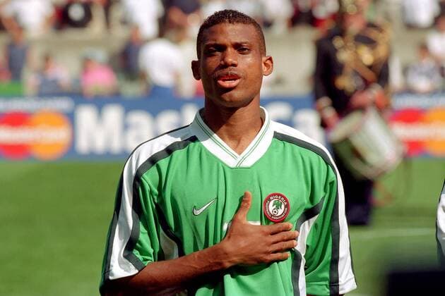 Sunday Oliseh (Nigeria) Fußball WM Herren Weltmeisterschaft 1998, Länderspiel, Nationalmannschaft, Nationalteam, Nationaltrikot, Gruppenspiel Porträt Parc des Princes, Prinzenpark Paris