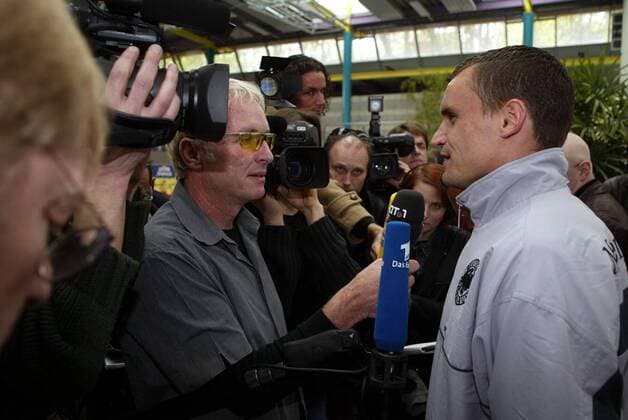Debütant Martin Max (re., Deutschland) im Interview mit Sat1-Reporter Ulli Köhler Fußball Länderspiel Herren Freundschaftsspiel 2002, Nationalmannschaft, Nationalteam, Gruppe Stuttgart