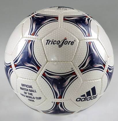Der offizielle adidas Tricolore - Spielball der Weltmeisterschaft 1998 in Frankreich Fußball WM Herren Weltmeisterschaft 1998, Vdia Einzelbild Freisteller