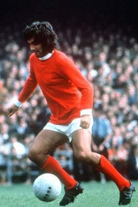 George Best (ManU) am Ball Fußball Herren First Division 1968 1969, 1. Englische Liga, Manchester United, Einzelbild Old Trafford Manchester Dynamik,