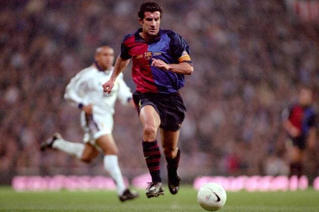 Luis Figo (Barca) am Ball Fußball Herren Primera Division 1999 2000, 1. Spanische Liga, Madrid - FC Barcelona 3:0, Vneg Einzelbild Estadio Santiago Bernabeu Madrid Dynamik,