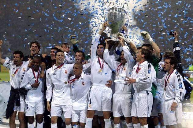 Mannschaftsjubel Real Fußball EC 1 Herren Champions League 2001 2002, Real Madrid, Finale, Endspiel Totale Hampden Park Glasgow Freude, Begeisterung,