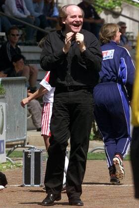 Manager Siegfried Dietrich (Frankfurt) - Jubel Fußball 1. BL Damen Saison 2001 2002, Frauen, Frauenfußball, 1. FFC Frankfurt, Vdig Einzelbild Stadion am Brentanobad Frankfurt M. Freude,