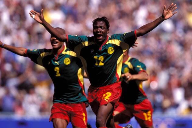Lauren Bisan Etame Mayer (Kamerun) - Torjubel Fußball OS Sommer Herren Olympische Sommerspiele 2000, Olympia, Olympiade, Spiele, Länderspiel, Finale, Endspiel, Einzelbild Stadium Australia Sydney Begeisterung, Freude,