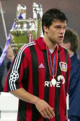 Michael Ballack (Leverkusen) enttäuscht Fußball EC 1 Herren Champions League 2001 2002, Finale, Endspiel, Bayer 04 Leverkusen, Vdig Einzelbild Hampden Park Glasgow Enttäuschung, Verzweiflung,