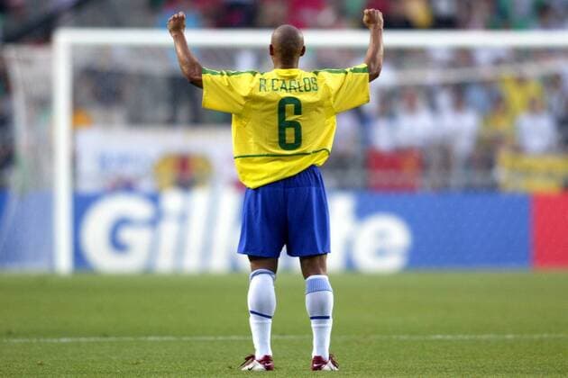 Roberto Carlos (Brasilien) - Jubelpose Fußball WM Herren Weltmeisterschaft 2002, Länderspiel, Gruppenspiel, Gruppe C, Nationalmannschaft, Nationalteam, Vdig Einzelbild Munsu Football Stadium Ulsan Freude,