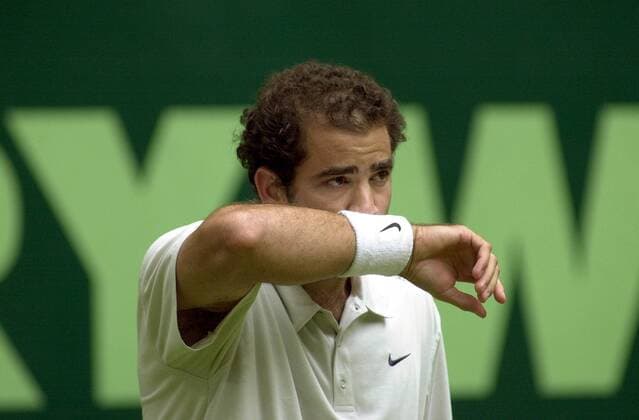 Pete Sampras (USA) nachdenklich Tennis Herren Gerry Weber Open 2002, ATP-Tour, Rasen, Rasenplatz, Rasentennis, Rasenturnier, Einzelbild Gerry Weber Stadion Halle Westfalen Nachdenklichkeit