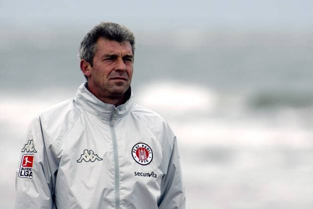 Trainer Dietmar Demuth (St. Pauli) Fußball 2. BL Herren Saison 2002 2003, FC St. Pauli, Training, Saisonvorbereitung, Trainingslager Einzelbild Norddorf Amrum