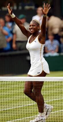 Serena Williams (USA) - Siegesjubel Tennis Damen All England Championships 2002, Grand Slam, WTA-Tour, Rasen, Rasenplatz, Rasentennis, Rasenturnier Einzelbild Wimbledon, Finale, Endspiel London Freude,