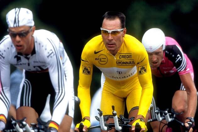 Mannschaftszeitfahren - Team Telekom mit Erik Zabel (Deutschland) im gelben Trikot des Gesamtführenden Radsport Herren Tour de France 2002, Radrennsport, Straßenradsport, Straßenradrennsport, Radrennen Gruppe 4. Etappe Epernay - Chateau Thierry