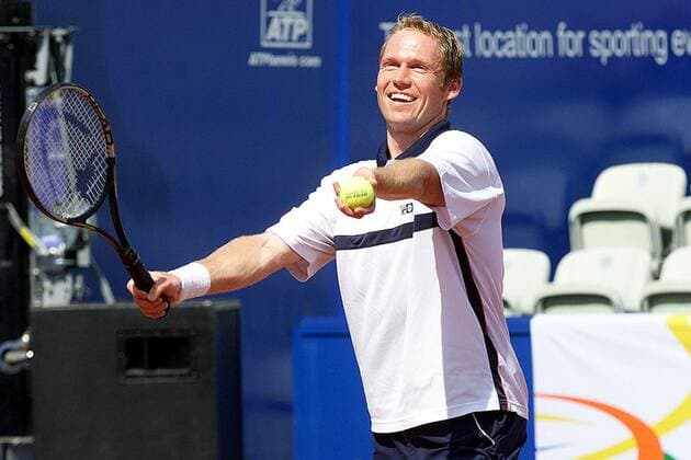 Rainer Schüttler (Deutschland) - Aufschlag Tennis Herren Mercedes Cup 2002, Showmatch, Sand, Sandplatz, Sandplatztennis, Sandplatzturnier , Weissenhof Einzelbild Stuttgart-Weißenhof