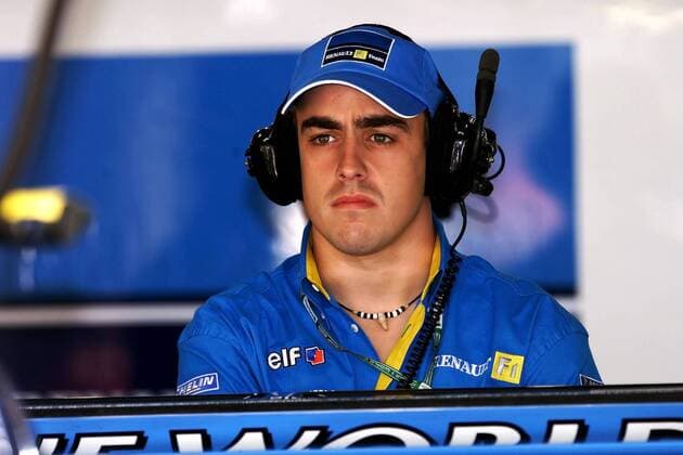 Testfahrer Fernando Alonso (Spanien Renault) skeptisch Motorsport Grand Prix Herren Großer Preis von Frankreich 2002, Formel 1 Weltmeisterschaft, F1, F, GP, WM Einzelbild Circuit de Nevers Magny-Cours Skepsis,