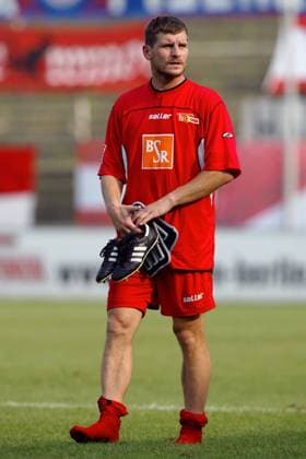 Steffen Baumgart (Union) - Abgang Fußball 2. BL Herren Saison 2002 2003, 1. FC Union Berlin, Vdig Einzelbild Alte Försterei, Stadion an der Wuhlheide Berlin Enttäuschung,
