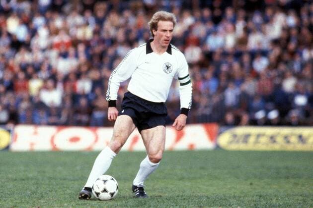 Karl-Heinz Rummenigge (Deutschland) am Ball Fußball Länderspiel Herren Freundschaftsspiel 1982, Länderspiel, Nationalmannschaft, Nationalteam, Nationaltrikot Einzelbild Ullevaal-Stadion, BR, BRD, Karlheinz Oslo Dynamik,