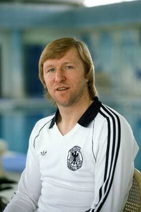 Horst Hrubesch (BRD) Fußball Herren Nationalmannschaft 1982, Shooting, Fotoshooting, Fototermin, Nationalteam, Nationaltrikot Porträt