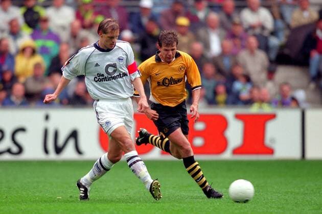 Kjetil Rekdal (li., Hertha) gegen Andreas Möller (BVB) Fußball 1. BL Herren Saison 1998 1999, Borussia Dortmund - Hertha BSC Berlin 3:0, Vneg Gruppe Dortmund Dynamik,
