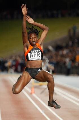 Francoise Mbango Etone (Kamerun) - Flugphase Leichtathletik Damen 9. IAAF Weltcup 2002, Worldcup, World-Cup, Welt, WC, Vdig, Einzelbild Madrid Dynamik,