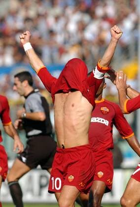 Francesco Totti (Roma) - Torjubel Fußball Herren Serie A 2002 2003, 1. Italienische Liga, Brescia - AS Rom 2:3 Einzelbild Brescia Begeisterung, Freude,