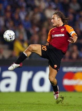 Francesco Totti (Roma) am Ball Fußball EC 1 Herren Champions League 2002 2003, Genk - AS Rom 0:1 Einzelbild Genk Dynamik,
