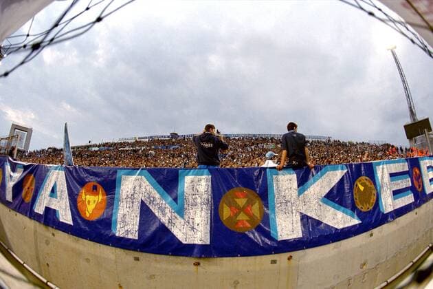 Fußball, Stadiongeschichte Olympique Marseille Fantribüne von Olympique Marseille Fußball Herren Ligue Une 2001 2002, 1. Französische Liga, OM, Olympique Marseille, Vneg, Totale Stade Vélodrome Marseille  