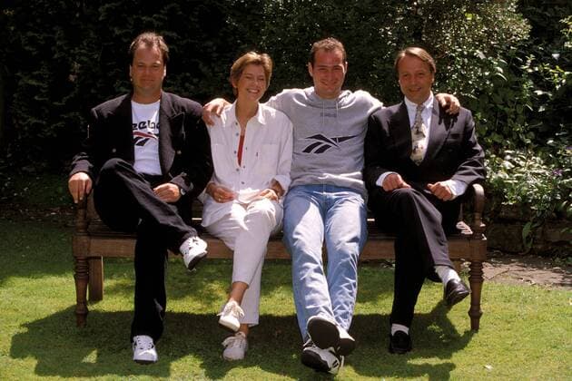 V.re. DTB-Sportwart Dirk Hordorff, Alexander Radulescu, seine Freundin Sabine und Trainer Ulf Fischer (alle Deutschland) im deutschen Haus Tennis Herren All England Championships 1996, Grand Slam, ATP-Tour, Shooting, Fotoshooting, Fototermin, Vdia Gruppe Wimbledon London