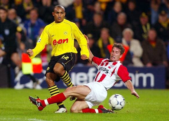 Jan Heintze (re., Eindhoven) gegen Ewerthon (BVB) Fußball EC 1 Herren Champions League 2002 2003, Borussia Dortmund - PSV Eindhoven 1:1, Gruppe Westfalenstadion Dortmund Dynamik,