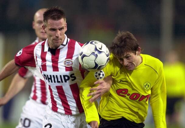 Andre Ooijer (li., Eindhoven) gegen Tomas Rosicky (BVB) Fußball EC 1 Herren Champions League 2002 2003, Borussia Dortmund - PSV Eindhoven 1:1 Gruppe Westfalenstadion Dortmund Dynamik,