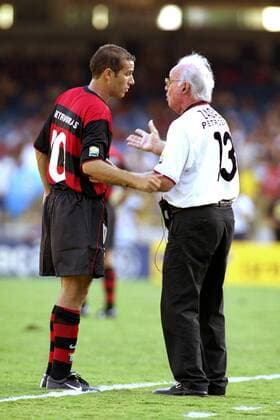 Trainer Mario Zagallo (re.) und Marcelo de Paula Rocha (beide Flamengo) im Gespräch Fußball Herren Copa JoaoHavelange 2001, 1.Brasilianische Liga, Flamengo Rio de Janeiro Gruppe Rio de Janeiro
