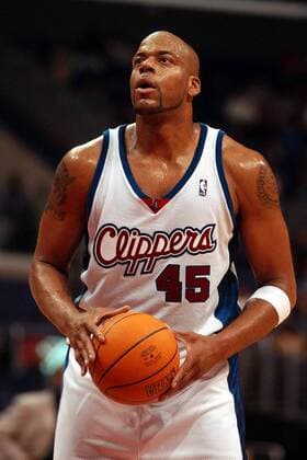 Sean Rooks (Clippers) konzentriert beim Freiwurf Basketball Herren NBA 2002 2003, L.A. Clippers, LA, L A, Los Angeles Einzelbild Staples Center Los Angeles Konzentration,