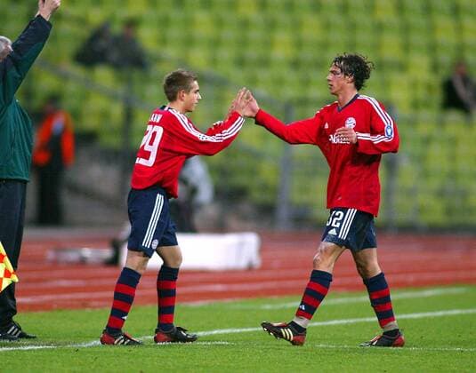 Philipp Lahm (li.) wird für Markus Feulner (beide Bayern) eingewechselt Fußball EC 1 Herren Champions League 2002 2003, FC Bayern München, Gruppe Olympiastadion München