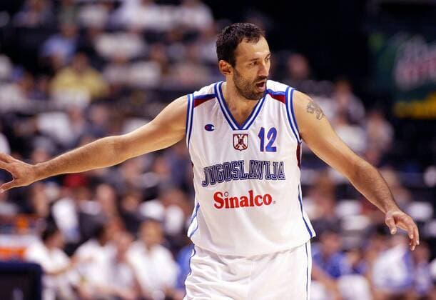 EuroBasket 2022, Historie, Die besten Spieler Europas Vlade Divac (Jugoslawien) Basketball WM Herren Weltmeisterschaft 2002, Länderspiel, Viertelfinale, Nationalmannschaft, Nationalteam, Nationaltrikot Einzelbild Conseco Fieldhouse Indianapolis