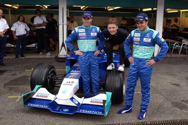 Skispringer Simon Ammann (Mitte, Schweiz) besucht in Hockenheim Nick Heidfeld (li., Deutschland) und Felipe Massa (Brasilien beide Sauber-Petronas) Motorsport Grand Prix Herren Großer Preis von Deutschland 2002, Formel 1 Weltmeisterschaft, F1, F, GP, WM, Vdig Gruppe Hockenheimring Hockenheim Freude,