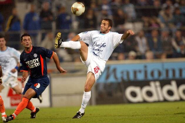 Djamel Belmadi (Marseille) am Ball Fußball Herren Ligue Une 2002 2003, 1. Französische Liga, Olympique de Marseille - HSC Montpellier 2:0, OM, Vdig, Einzelbild Marseille Dynamik,  