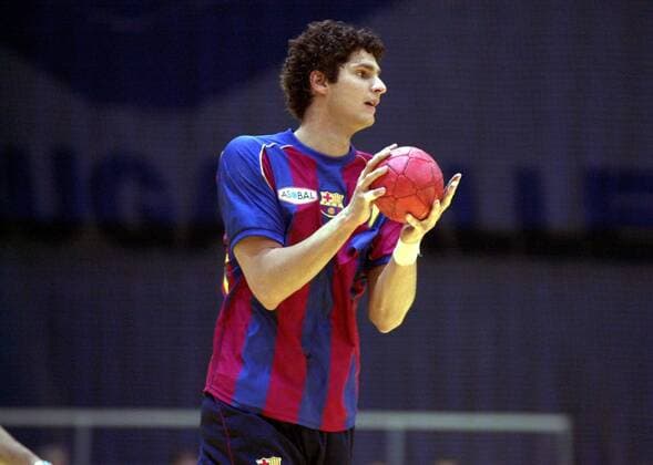 Laszlo Nagy (Barca) am Ball Handball EC 3 Herren EHF-Cup 2002 2003, Pokal, Europapokal, Europacup, Rückspiel, Achtelfinale, Vdig Einzelbild Essen