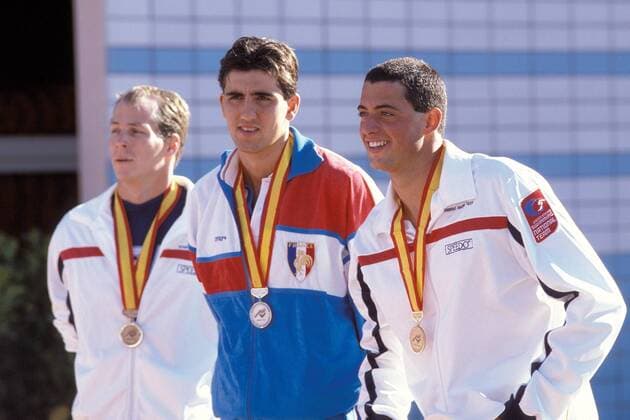 V. re.: Weltmeister Matt Biondi (USA), Zweitplatzierte Stephane Caron (Frankreich) und Drittplatzierte Tom Jager (USA) Schwimmen WM Herren Weltmeisterschaft 1986, Schwimmsport Gruppe Madrid Freude,