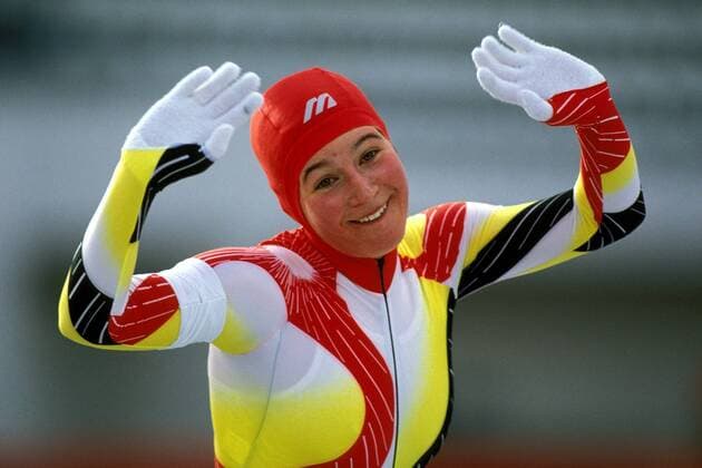 Claudia Pechstein (Deutschland) jubelt über ihren dritten Platz Eisschnellauf OS Winter Damen Olympische Winterspiele 1992, Olympia, Olympiade, Spiele, Eisschnellaufen, Eisschnelllaufen Einzelbild Albertville Freude,