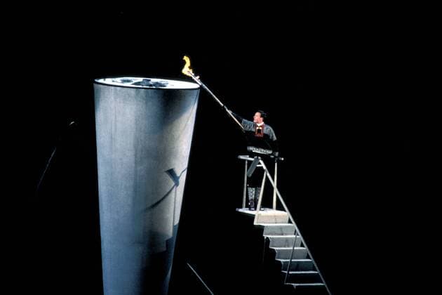 Kronprinz Haakon (Norwegen) entzündet das olympische Feuer OS Winter Olympische Winterspiele 1994, Olympia, Olympiade, Spiele, Eröffnungsfeier, Eröffnung, Feier Totale dunkel, Magnus Lillehammer