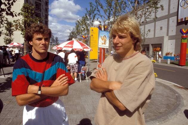 Jürgen Klinsmann (re.) und Roland Grahammer (beide BR Deutschland) im Olympischen Dorf Fußball OS Sommer Herren Olympische Sommerspiele 1988, Olympia, Olympiade, Spiele, Länderspiel, BRD Gruppe Olympiateam, Olympiamannschaft, Olympiaauswahl Seoul