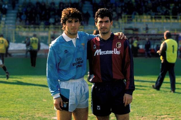 Karl-Heinz Riedle (li., Lazio) und Herbert Waas (Bologna) Fußball Herren Serie A 1990 1991, 1. Italienische Liga, FC Bologna - Lazio Rom 1:2 Gruppe Bologna