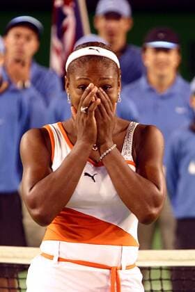 Serena Williams (USA) fassungslos über den Sieg bei den Australian Open Tennis Damen Australian Open 2003, Grand Slam, WTA-Tour, Endspiel, Finale, Hartplatz, Hardcourt, Hartplatztennis, Einzelbild Melbourne Freude,