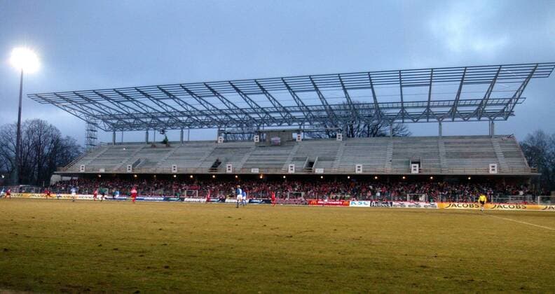 Blick auf die im Bau befindliche Tribüne im Stadion der Freundschaft Fußball 1. BL Herren Saison 2002 2003, FC Energie Cottbus , Totale Cottbus